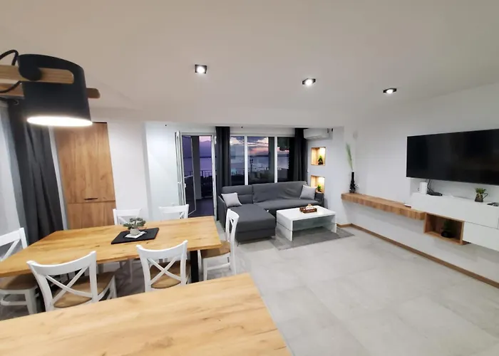 Apartment Elegant With Sea View In Saint Vlas